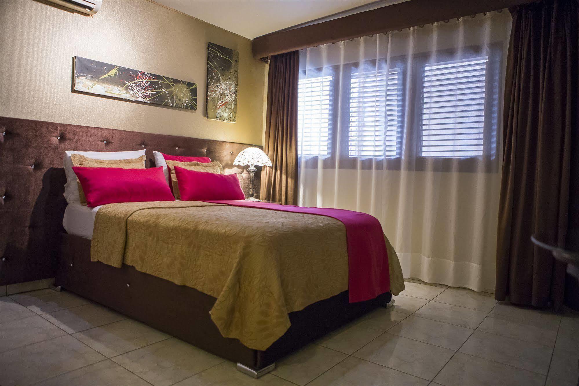 Jardines Del Teatro Hotel Santo Domingo Luaran gambar